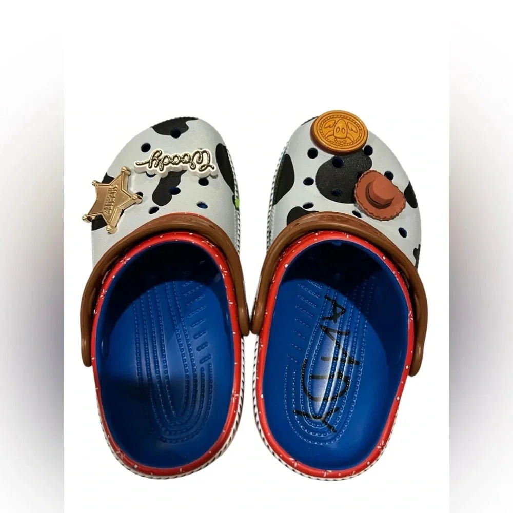 NWT Crocs Toy Story Woody Classic Clogs in size youth 2
